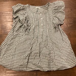 Max Studio large ruffled sleeve check top! Great to go into fall